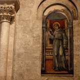 ...e un suo dipinto collocato nell�opposta parete. Quest�opera del XVI secolo fu scoperta per caso durante i lavori del 1937